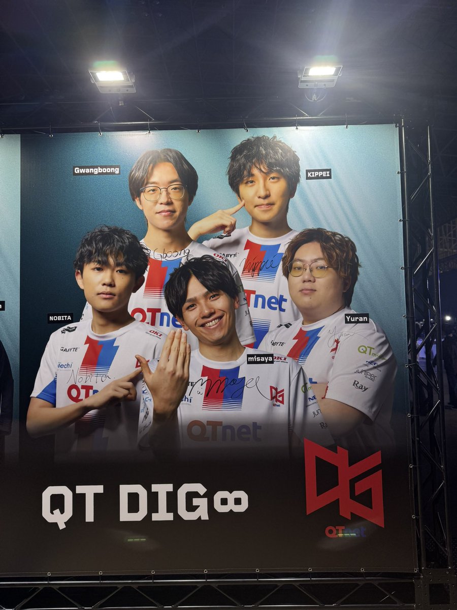Naka2ndG's tweet photo. 私が軍師を務めさせていただいてるQTnetさんのeスポーツチームQT DIG∞がVCJのオフライン大会に出場してるので招待いただきました
#VCJ https://t.co/SuJbwoqNGD