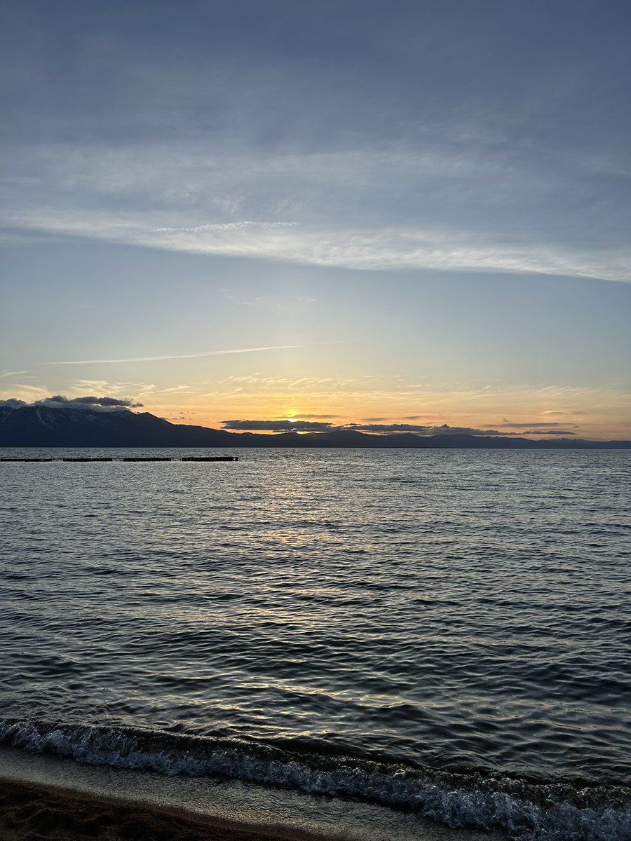 Thanks for everything <a href="/TahoeDreamin18/">Tahoe Dreamin'</a> ! And a beautiful #RaynaSunset for <a href="/NickersUniverse/">Nick Lindberg</a>