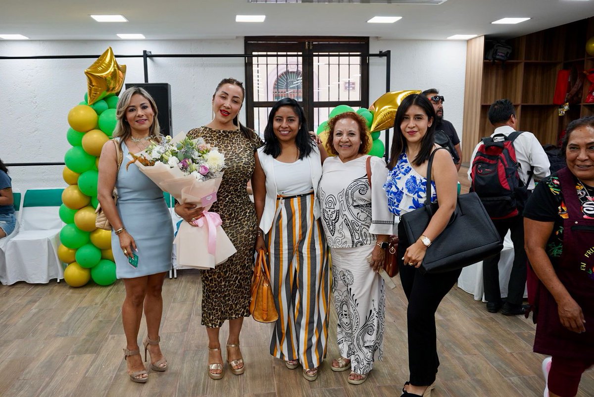 OMEC_Oaxaca's tweet photo. ¡Seguimos creciendo juntas!
Este fin de semana celebramos con orgullo la inauguración de Anthony, una nueva tienda que abre sus puertas en la ciudad de Oaxaca, respaldada por el talento y liderazgo de una gran empresaria Oaxaqueña. https://t.co/OevY4oVT5w