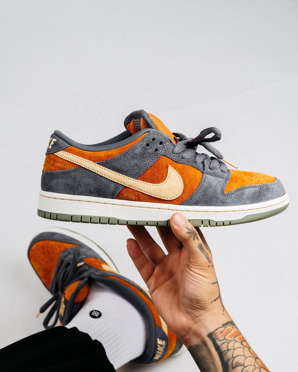 Nike SB Dunk Low "Monarch" 🍂

jfk.link/4j2gl2H