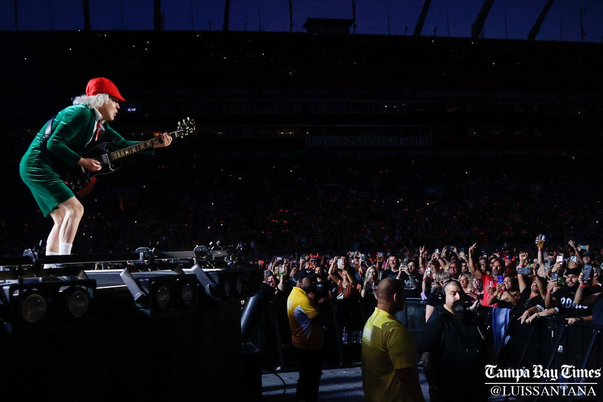 Now let's get to the LEGEND 70 year old Angus Young! And let me tell you... the way this man moves is not like many 70 year olds I know. #ACDCTampa