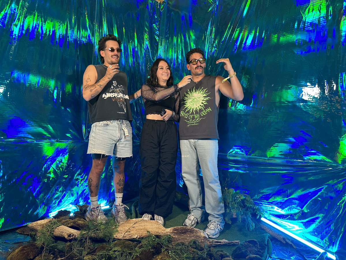ExaFM's tweet photo. Amamos la vibra de @MauYRicky ✨🙌🎶
Ya están a punto de subir al escenario para tirar puros hits. 🔥
¿Los vas a ver?
#EmblemaEnExa #tecateemblema2025 https://t.co/3ggjAAbo4t