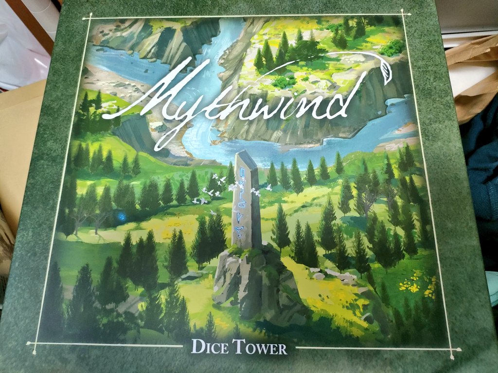 bibinomi's tweet photo. 去年注文したMythWindの拡張とダイスタワーが届いた。
ダイスタワーがびっくりするくらいでっかくてちょっと引いている。
拡張ではそれぞれのキャラクター間で仕事依頼ができたり、友人が出来たり、最終的には結婚出来たりするみたいです。プレイ時間∞がさらに広がるなぁ
#MythWind #ボードゲーム https://t.co/MZLQcR1adp