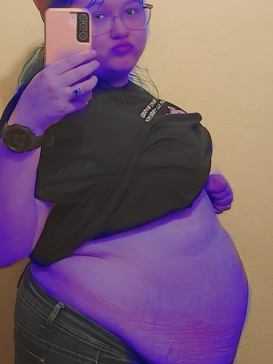 BlewbAri's tweet photo. I believe a dream can still come true, why shouldn't I believe the same in you? (fatty with blue edits because I'm trying to stay positive) #bbw #feedee #feedme #juiceme #blueberrybitch https://t.co/lFdJuXglaj