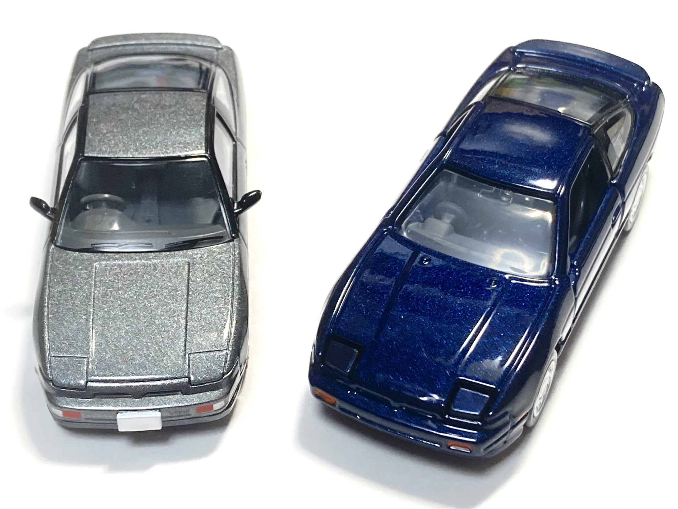 トミカリミテッドヴィンテージ ニッサン セドリック100品番達成