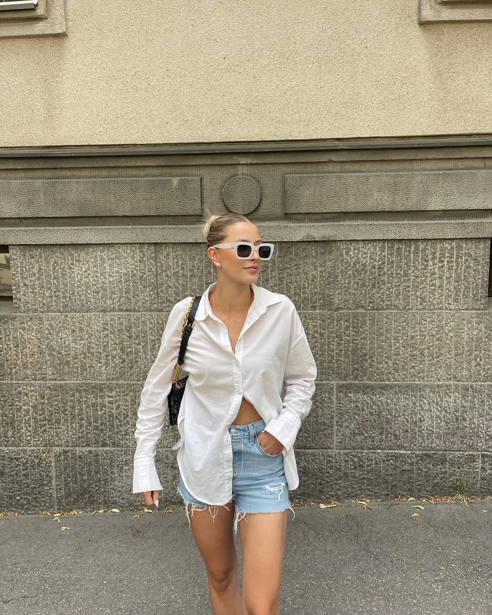 imbpanisa's tweet photo. "Effortless vibes in denim and white 💫✨ #CasualChic #StreetStyle" https://t.co/gChSQ6LRhz