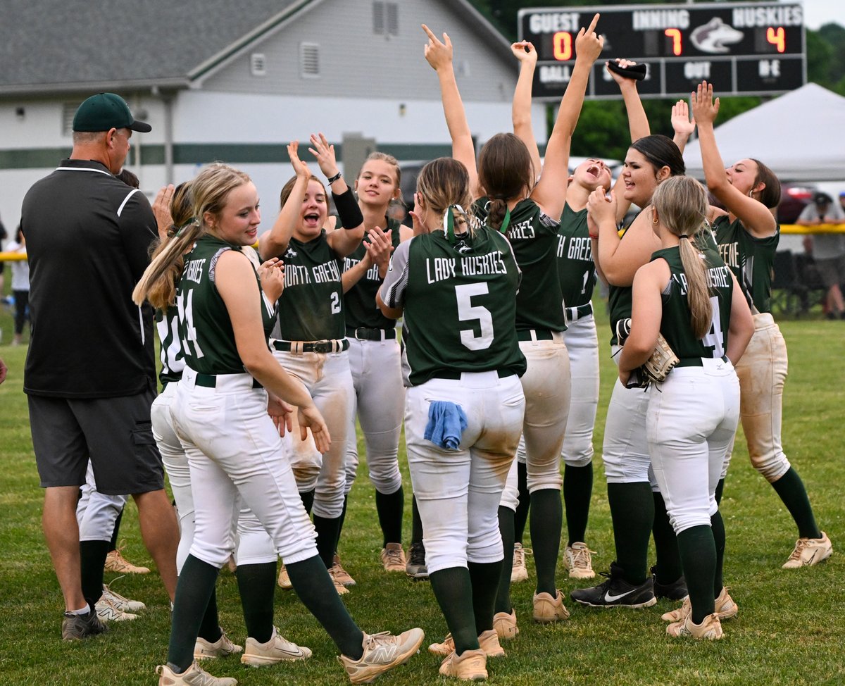 Tate_Russell's tweet photo. The North Greene softball team beat Greenback 4-0 tonight in the Class 1A State Sectionals.
And for the 6th time in program history the Lady Huskies are headed to the state tournament. https://t.co/H3HAOrtC9h