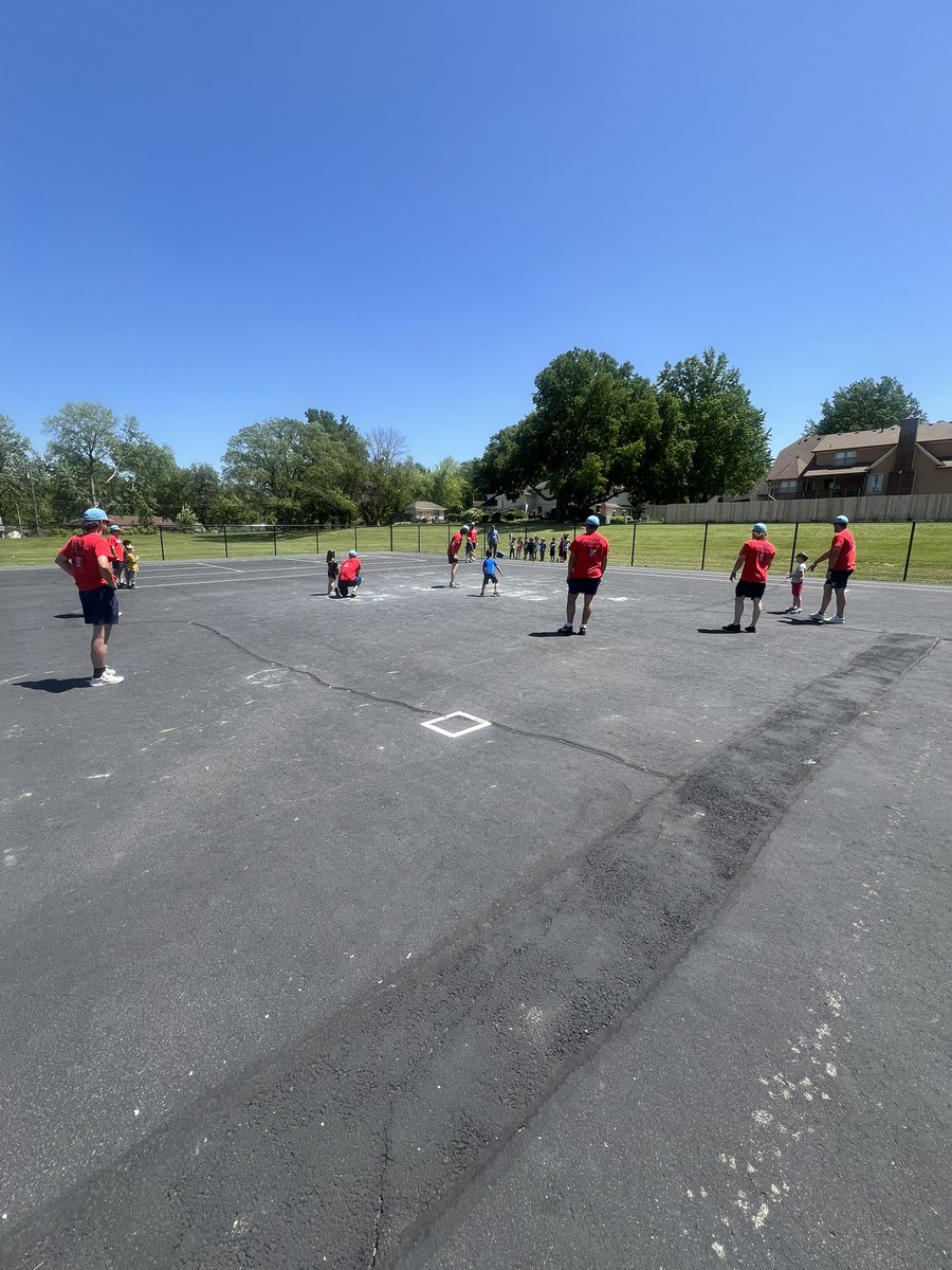 CoachK_MissionU's tweet photo. Busy day of practice, service learning time at local elementary, worship service, and dinner! https://t.co/BPGra1Iqcg