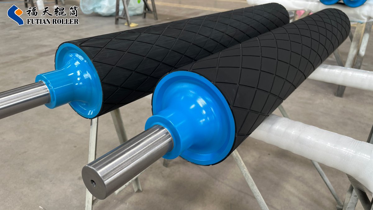 Futian_Roller's tweet image. 👉Grooved Rubber Rollers

The grooves on #rubberrollers serve multiple purposes:
🔵Enhanced Traction: They provide better grip and prevent slippage.
🔵Improved Mixing: They help in evenly mixing materials.
🔵Efficient Heat Dissipation: They aid in better heat distribution.