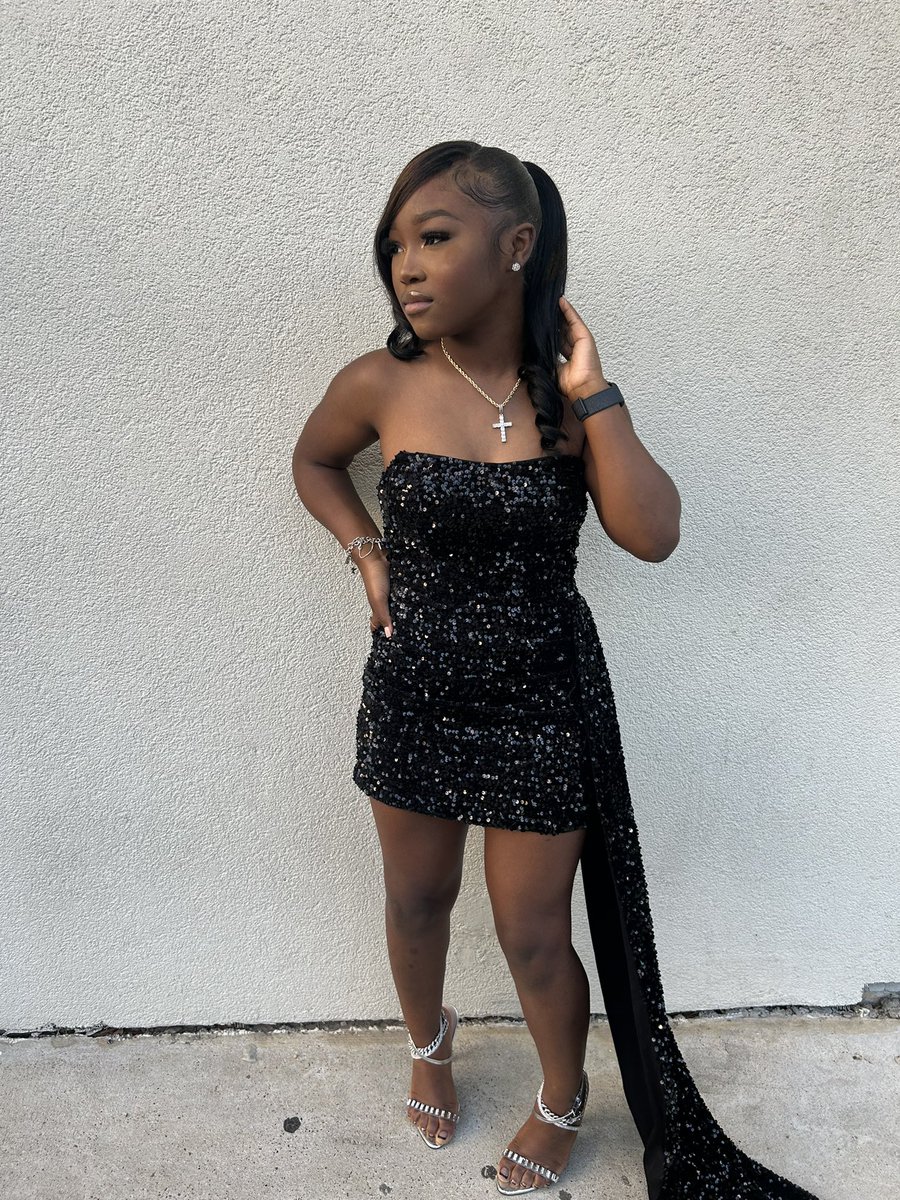 Killahkeee's tweet image. To my first born...l love you beyond words!!! Don't ever allow anyone to dim your light and always remember that you are exactly who you think you are!! You've been THAT GIRL since birth!!
#8thGradeProm #MyBaby🥺👑🖤 #HighSchoolSheOtw🤏🏾