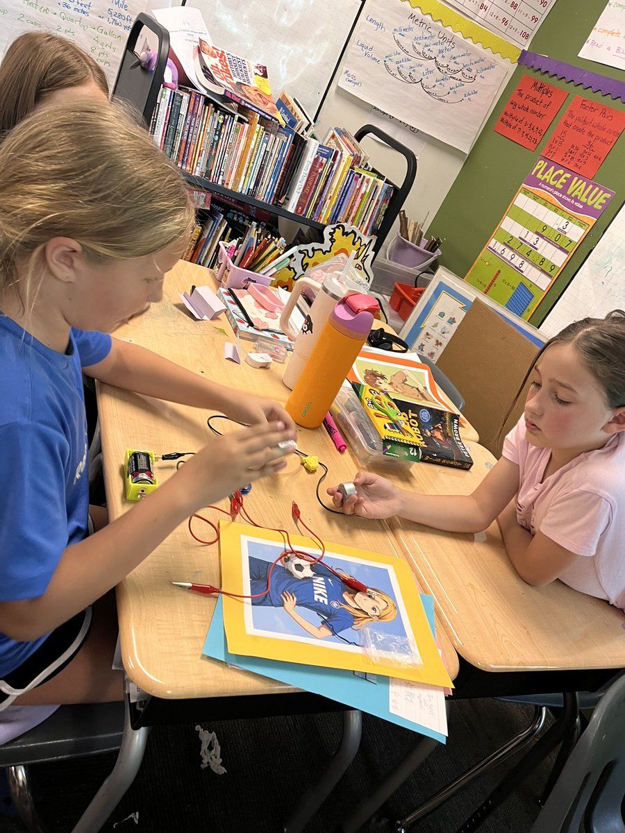 clstward1's tweet image. Open House Awesomeness May 15 @GCC_Charters @EPIC_academics #4grade ss showing their Circuitry knowledge &amp;amp; more. And taking their @refarmery chicks home. #gccLevelUp @iborganization