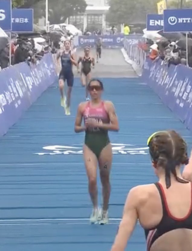 🔅Tapia 🇲🇽 brilla en Japón 🔅

La triatleta Mexicana <a href="/rositapia27/">Rosa Tapia</a> realizó una magnífica competencia y cruza la meta de #WTCSYokohama  🇯🇵 en séptimo lugar con tiempo de 1:52:19.

Mercedes Romero 🇲🇽 llegó en la posición 39 con crono de 1:56:36

¡Muchas felicidades! 

#teammex