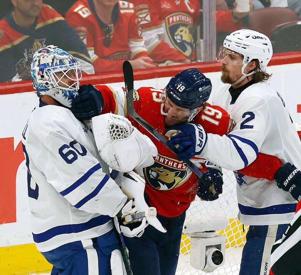 Leafslatest's tweet image. Matthew Tkachuk getting his hands high on Joseph Woll at the end of the game for some reason..
#LeafsForever