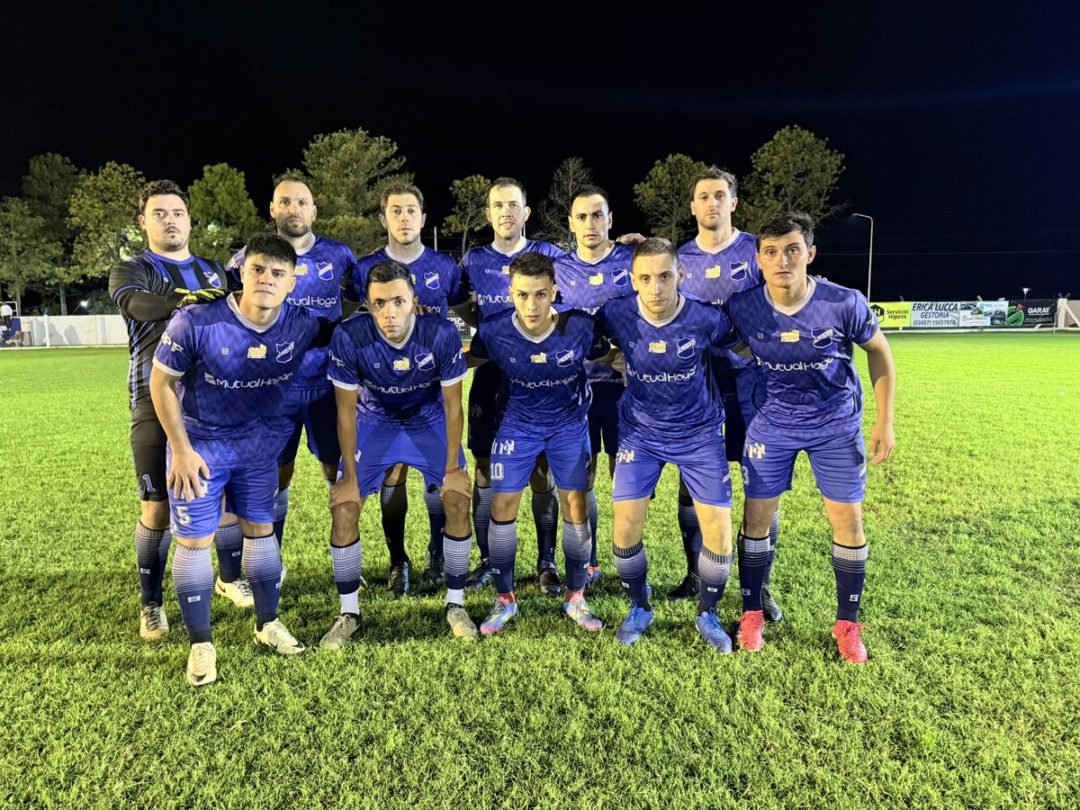 NOCHE DE FÚTBOL EN EL REIMONDES

En la penúltima fecha y recibiendo al Club Unión de Santo Domingo, la Tercera División cayó por 2-1 (Barale, J.) mientras que la Primera empató 1-1 (Velázquez, M.)
La última fecha nos espera el próximo miércoles visitando a Defensores de Esperanza