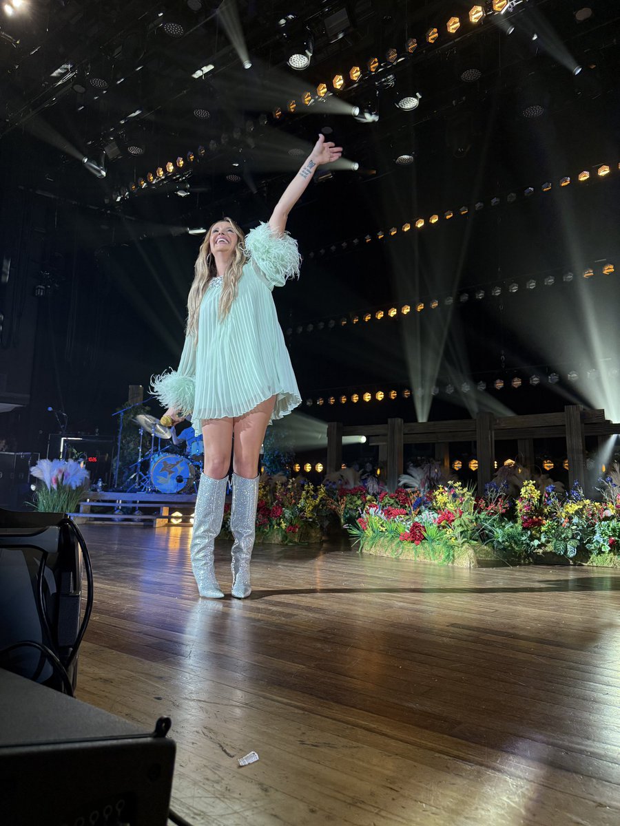lo 🥀 (@lolieee32) on Twitter photo 2.5 years later. same seats. same ryman. love you, <a href="/carlypearce/">Carly Pearce</a> & endlessly proud of you! 2.5 years later. same seats. same ryman. love you, <a href="/carlypearce/">Carly Pearce</a> & endlessly proud of you!