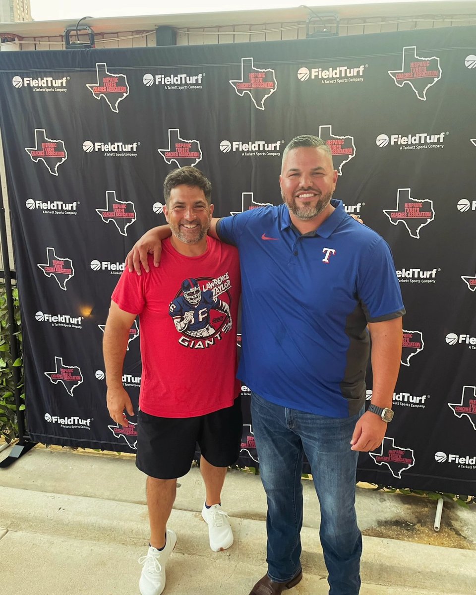 Coach_JWTucker's tweet photo. Hate to lose @CoachLara817 , but excited to see him go back home to lead his Alma Mater. Great pick for Carter-Riverside.
Once a Buffalo, always a Buffalo, AND now go Eagles!
#HaltomFamily https://t.co/LNDrwUCvqF