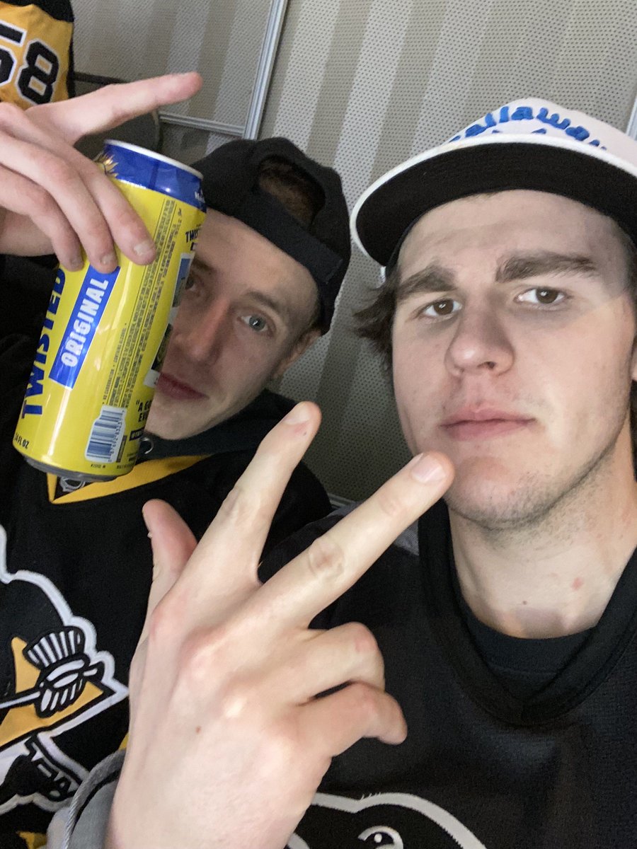 Samoo412's tweet photo. @Xposed I wont lie, from Pittsburgh and a die hard pens fan. But would absolutely love to drive to Toronto for a night and watch Matthews TEAR IT UP! Huge Matthews guy. Would bring my bro canon, we been going to games together our whole lives https://t.co/krDneweDpH