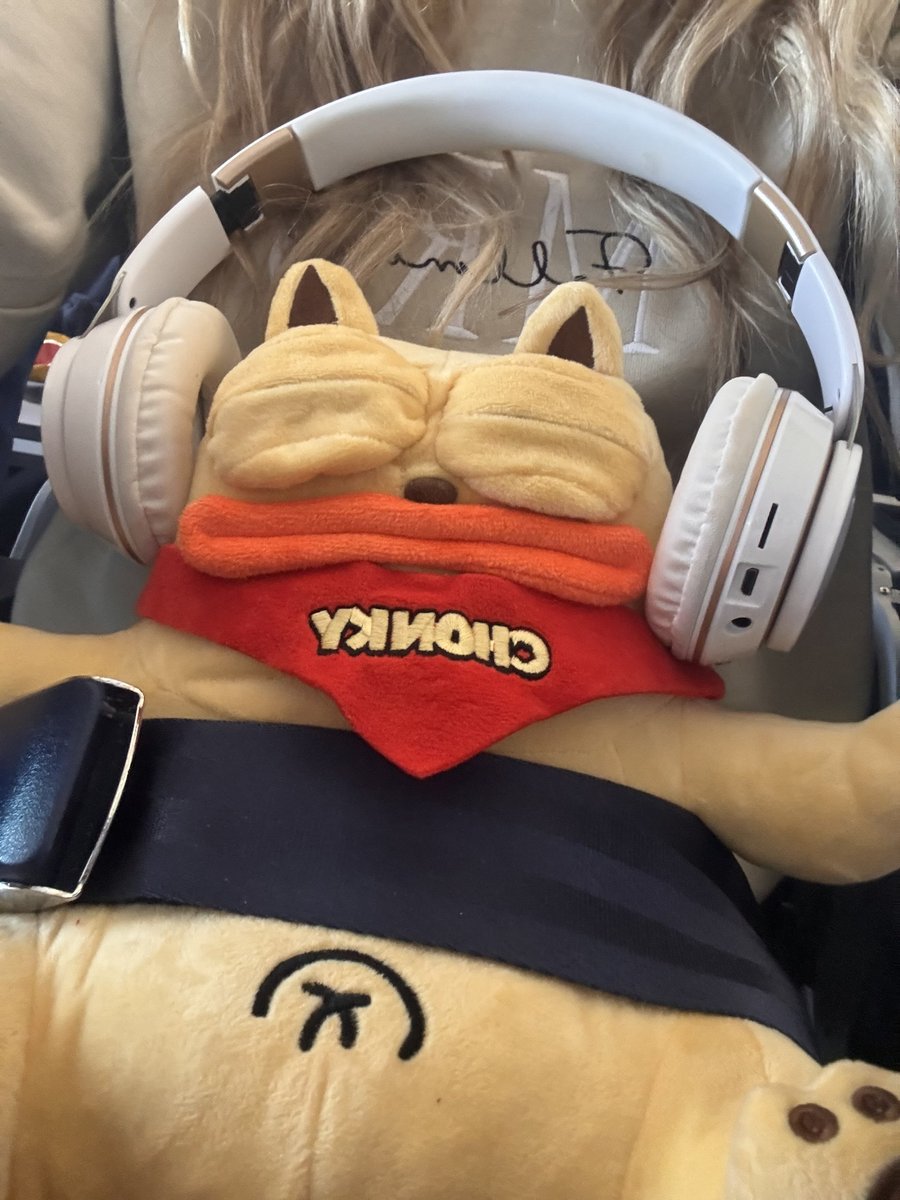 chonkycom's tweet photo. LATE NIGHT VIBES 

WHAT AM I LISTENING TOO? https://t.co/XThCsyg5Kg