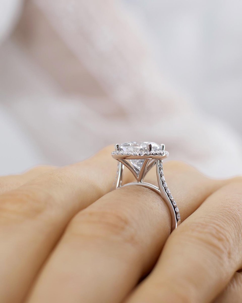 Dare to dream differently!

This halo set cushion moissanite is a statement in every sense - bold, brilliant, and completely bespoke.

🔗 bit.ly/3WG8EWy
📧 hello@lilyarkwright.com ⁠
📞+44 (0) 161 537 6773⁠