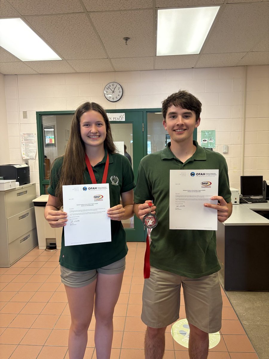 terrianndaniel's tweet image. Last HC celebration of the day goes to the Holy Cross Archery Team, Provincial silver medallists. Sydney Hunter and Jacob Soudant also won individual Provincial Silver Medals. Wow. Congrats to Coaxh Hunter and team. #WeTheWest
