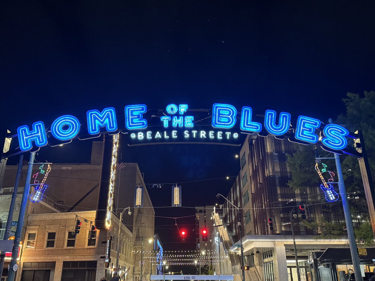 tabithahawk's tweet image. Hello from Memphis, ate a burger cooked in 100+ year old grease on Beale street.