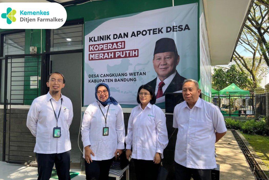 Hai #SobatSehat, Menko Pangan, Zulkifli Hasan didampingi Dirjen Farmalkes, L. Rizka Andalusia meninjau klinik dan apotek desa saat melakukan kunjungan di Desa Cangkuang Wetan, Bandung. Simak berita selengkapnya melalui farmalkes.kemkes.go.id/2025/05/klinik…

#KemenkesRI #Farmalkes #ApotekDesa