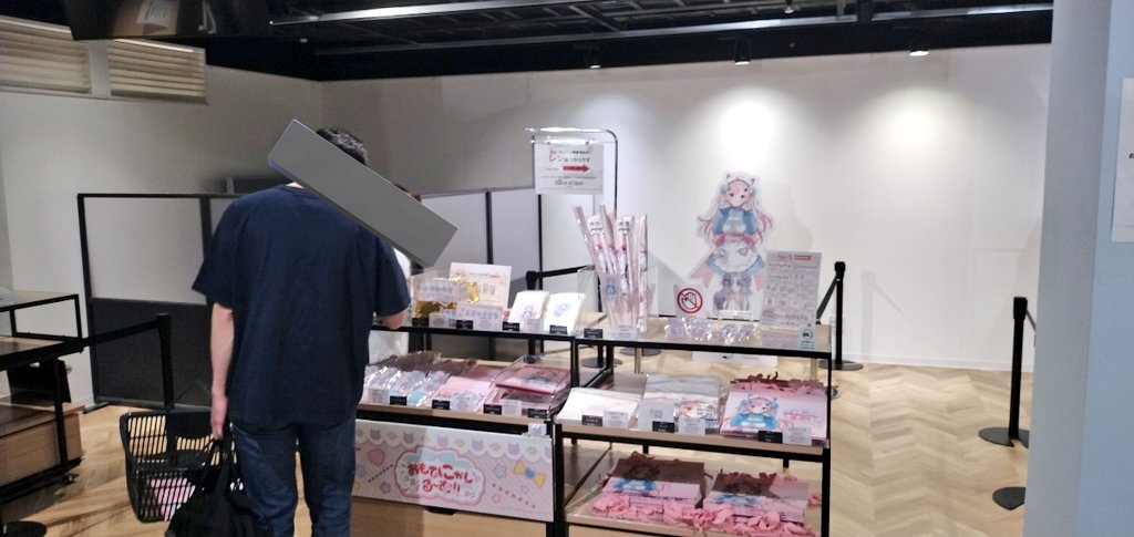 NanioSitennoo's tweet image. 『結城さくな』おもてにゃしる～む!! in Tree Villageの
大阪に行きました！お昼だからコラボカフェめっちゃ混んでた…
でもコラボグッズはたくさんあってレジも空いてたのでみんなも行ってみて！！#結城さくな　#コラボカフェ　#TreeVillage #HEPFIVE