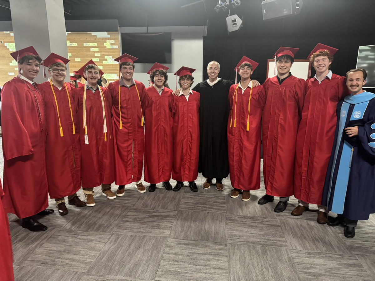 GFCSMBB's tweet image. Congratulations to our 2025 Grapevine Faith 🎓