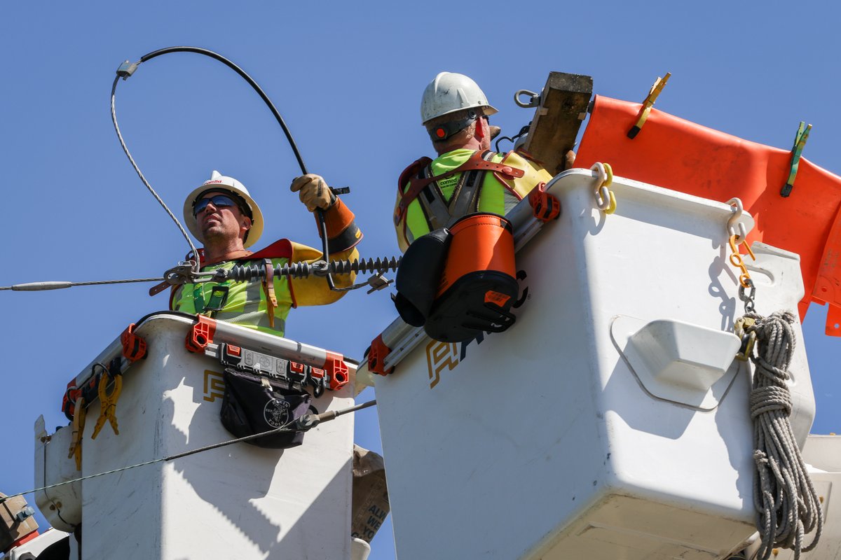 We've restored 98% of customers — 153k of the 156k impacted by yesterday's storm. Crews are working as quickly and safely as possible to restore all customers by Saturday evening. High winds and dust storms in the area are impacting restoration efforts, but we remain committed to