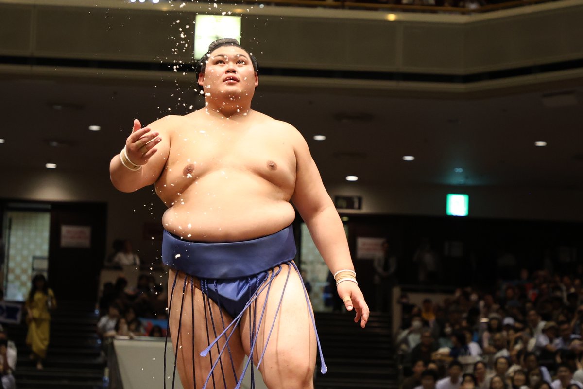 七日目の様子＞ 幕内取組 大の里（7勝）叩き込み 尊富士（3勝4敗