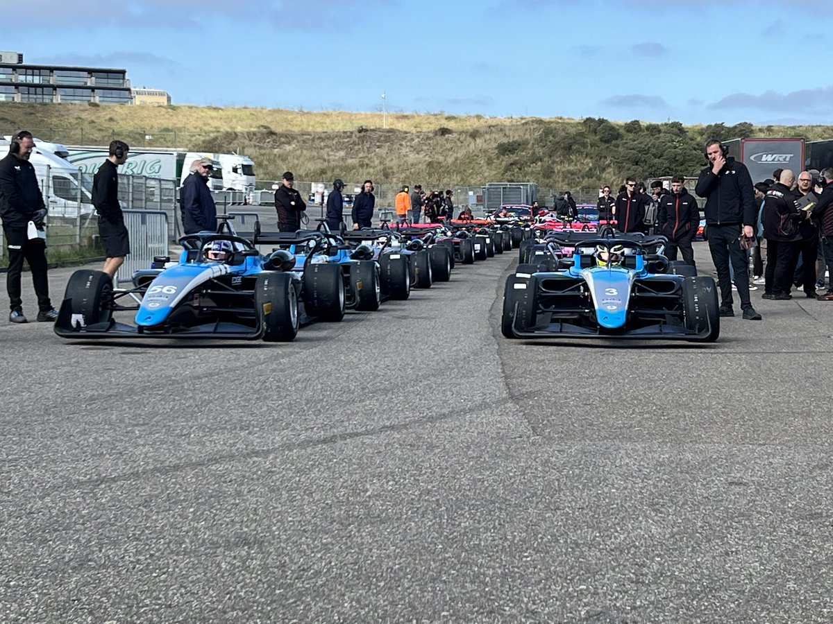 @CMCZtwee with <a href="/GB3Championship/">GB3 Championship</a> qual about to start
