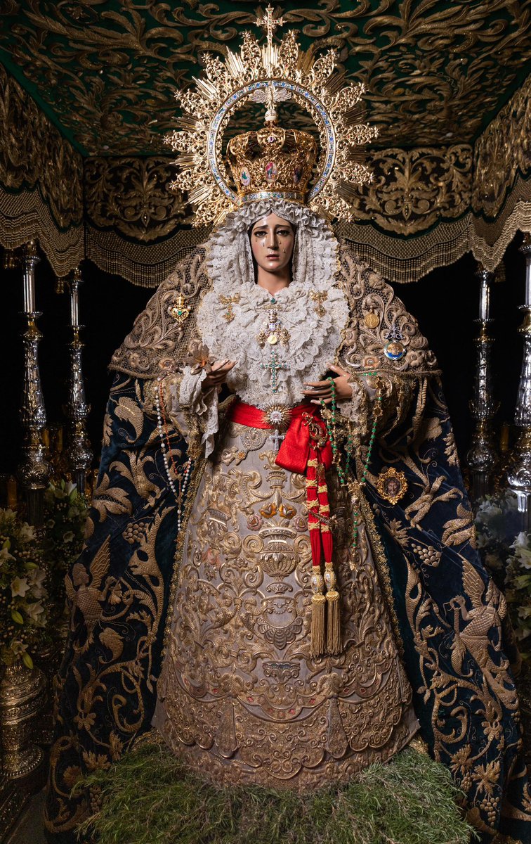 🏛️ Hoy Roma conocerá por sus calles al Cachorro de Sevilla y a la Esperanza de Málaga.

🇮🇹 Italia será más Andalucía.