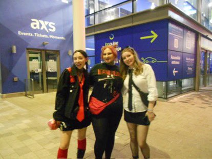KayleighcMoon's tweet photo. Pics and flics from #clancybirmingham - easily one of the best nights of my life- worth the 4am wake up for the friends and memories I made that day ! (Never letting it go that I held up Tyler Joseph for HOTY) live laugh love twentyonepilots #twentyonepilots #tøp https://t.co/bx7FYLmFYL