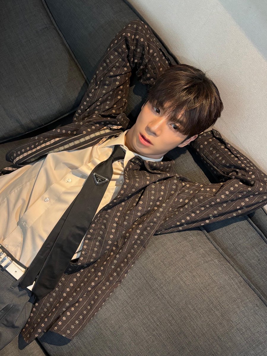 showpl_JDW's tweet photo. 꽃보다 아름다운 꽃등 단 동원이💚

촉촉한 오늘의 날씨와 잘 어울리는 꽃등🎶
들으면서 달콤한 토요일 보내세요➰🌸

#정동원 #JEONGDONGWON
#MBC #쇼음악중심 https://t.co/NiPC9EhOM2