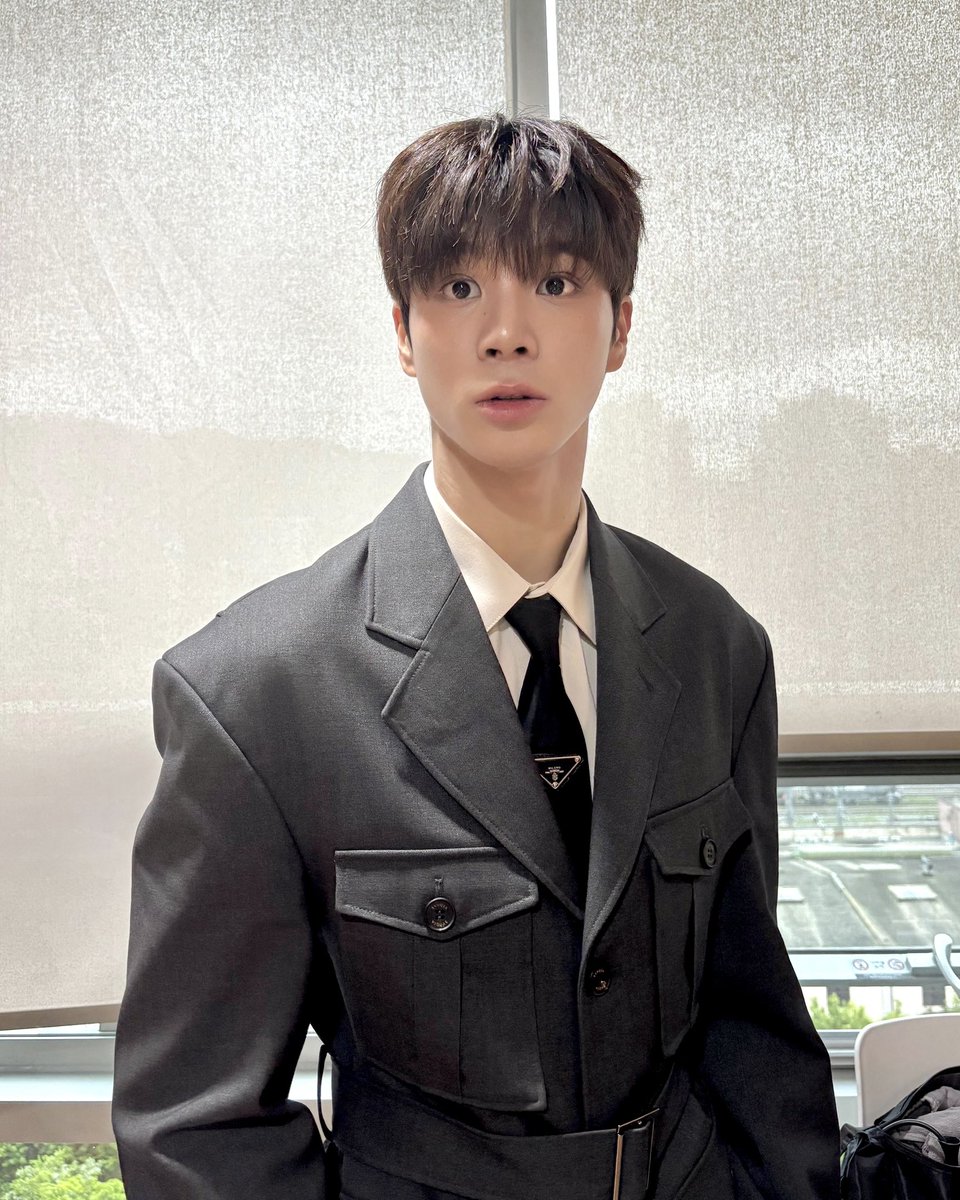 showpl_JDW's tweet photo. 꽃보다 아름다운 꽃등 단 동원이💚

촉촉한 오늘의 날씨와 잘 어울리는 꽃등🎶
들으면서 달콤한 토요일 보내세요➰🌸

#정동원 #JEONGDONGWON
#MBC #쇼음악중심 https://t.co/NiPC9EhOM2