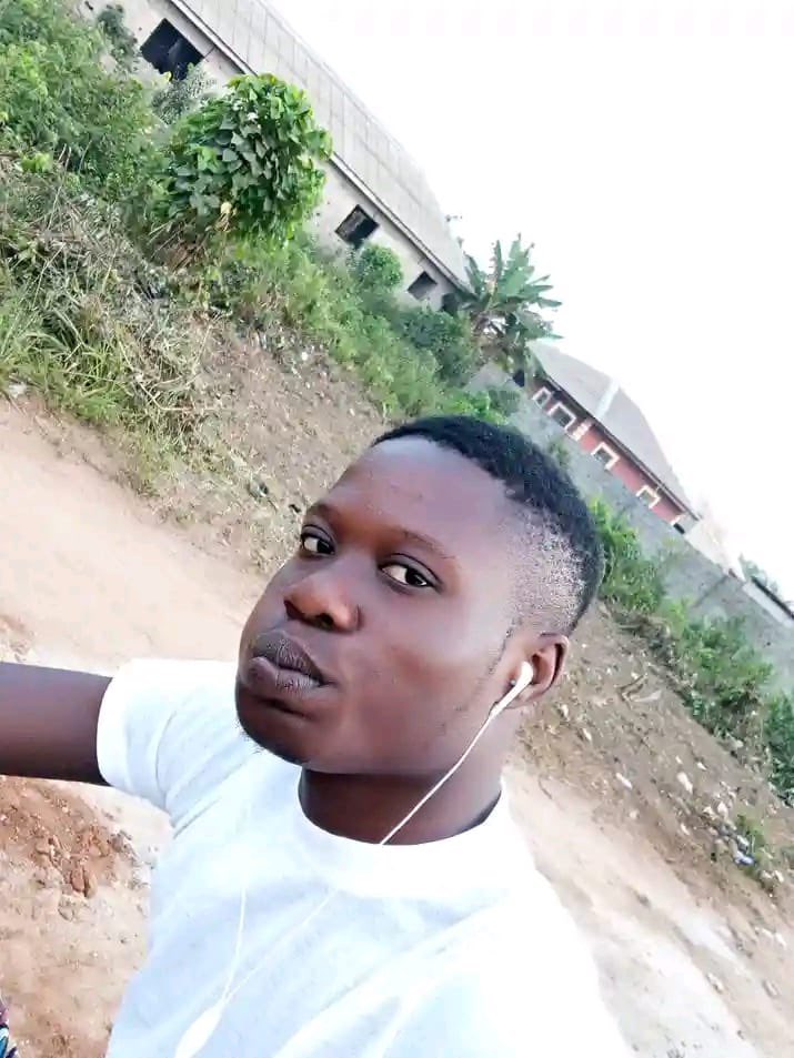 Ammmeenah's tweet photo. This is a before and after picture of Samuel.
He had to move from Lagos state to his village in Owo, Akure state. Please Samuel needs our help to undergo surgery for the tumor in his jaw.
Please donate and rt
1826854138 Access bank[Adebayo Ojo Samuel] https://t.co/9CIK4Vys6S