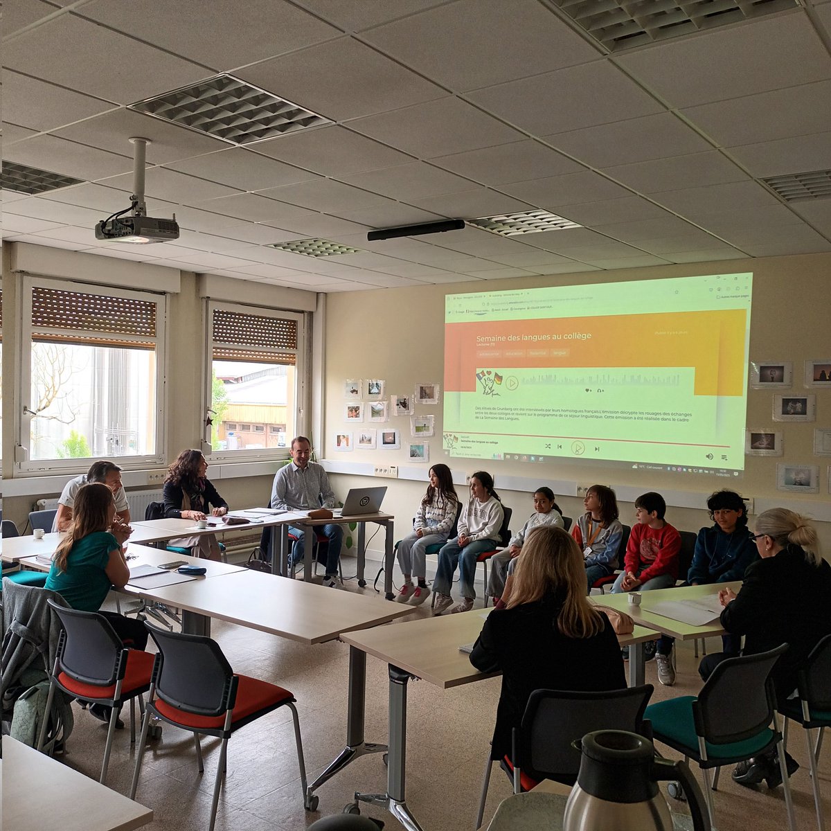 Créer des ponts entre l'anglais et l'allemand. Favoriser l'apprentissagge des langues et l'ouverture culturelle. Penser pédagogie adaptée. Tels ont été les thèmes de cette journée riche en échanges et concertation. Merci aux enseignants aux Inspectrices pédagogiques et aux élèves