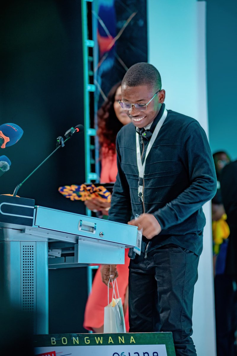 🎊 Cocorico ! La startup GENESIS remporte le Challenge Startup Bassin du Congo à Osiane 2025 ! Avec ses réchauds à induction, elle prouve le potentiel des jeunes entrepreneurs congolais. Bravo aussi à MOTEMA ! Ensemble, nous bâtissons un avenir numérique prometteur pour la RDC !
