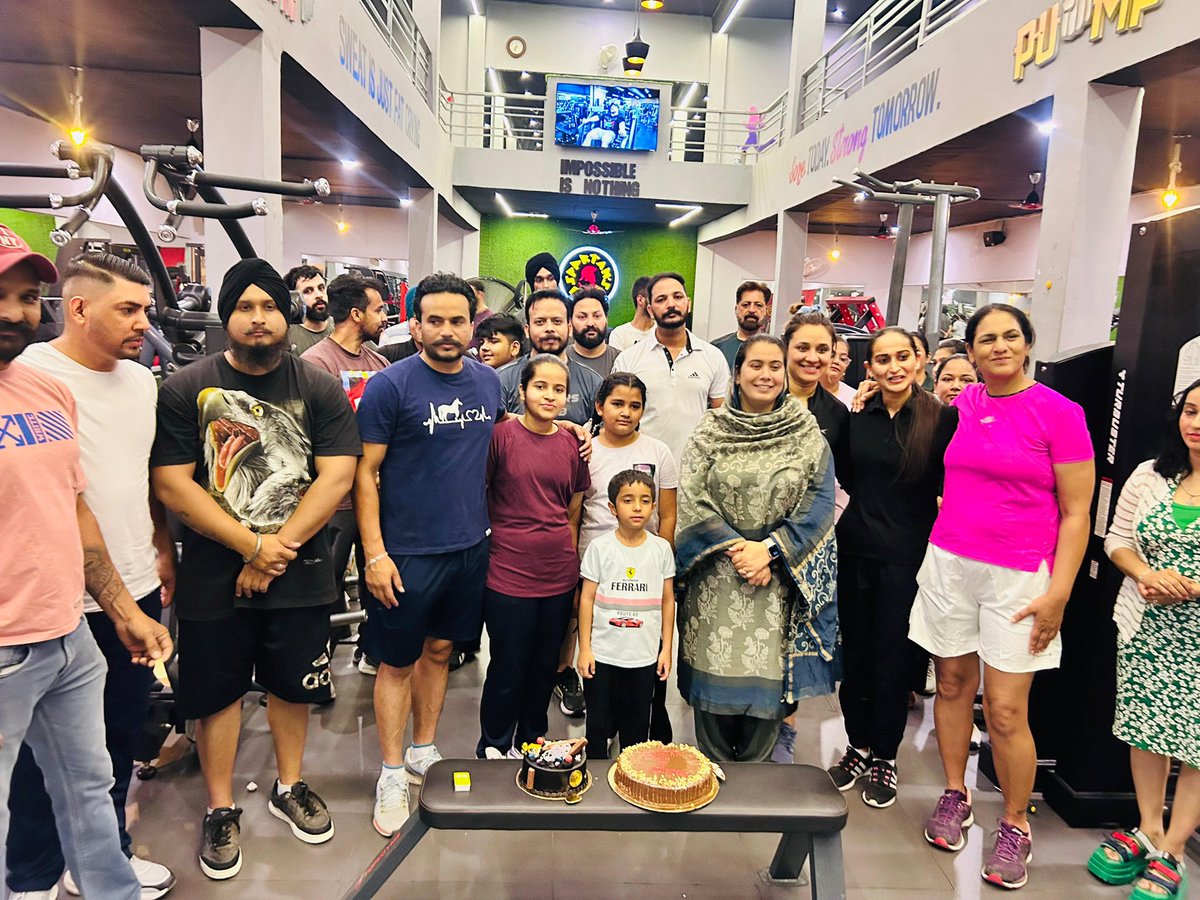 narinder_bharaj's tweet image. ਬੀਤੀਂ ਸ਼ਾਮ ਸਪਾਰਟਨ ਜਿੰਮ ਸੰਗਰੂਰ ਦੇ ਸਮੂਹ ਸਾਥੀਆ ਵੱਲੋ ਜਿੰਮ ਖੁੱਲਣ ਦੇ ਤਿੰਨ ਸਾਲ ਪੂਰੇ ਹੋਣ ਤੇ ਕੇਕ ਕੱਟਕੇ ਖੁਸ਼ੀ ਸਾਂਝੀ ਕੀਤੀ ਗਈ।ਤਿੰਨ ਸਾਲਾਂ ਤੋਂ ਵੀਰ ਰਾਣਾ,ਭੈਣ ਜਗਦੀਪ ਕੌਰ ਅਤੇ ਉਨ੍ਹਾਂ ਦਾ ਸਮੂਹ ਸਟਾਫ ਬੜੇ ਵਧੀਆ ਪਰਿਵਾਰਕ ਮਾਹੌਲ ਹੇਠ ਸਮੂਹ ਇਲਾਕਾ ਨਿਵਾਸੀਆ ਨੂੰ ਕਸਰਤ ਨਾਲ ਜੋੜ ਰਹੇ ਹਨ..

#Sangrur #Fitness #spartangym