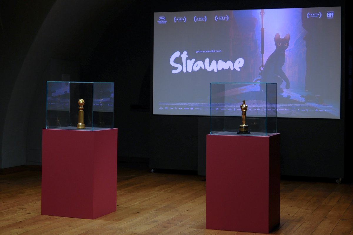 DaugavpilsTIC's tweet image. 🤩Šodien no plkst.20.00 līdz plkst.23.00 Rotko muzejā būs vienreizēja iespēja klātienē aplūkot divus prestižākos filmai piešķirtos apbalvojumus.
Plkst. 21.45 pasaulē fenomenālus panākumus guvušo filmu varēs noskatīties ekskluzīvā āra kinoseansā Rotko muzeja pagalmā.
#muzejunakts