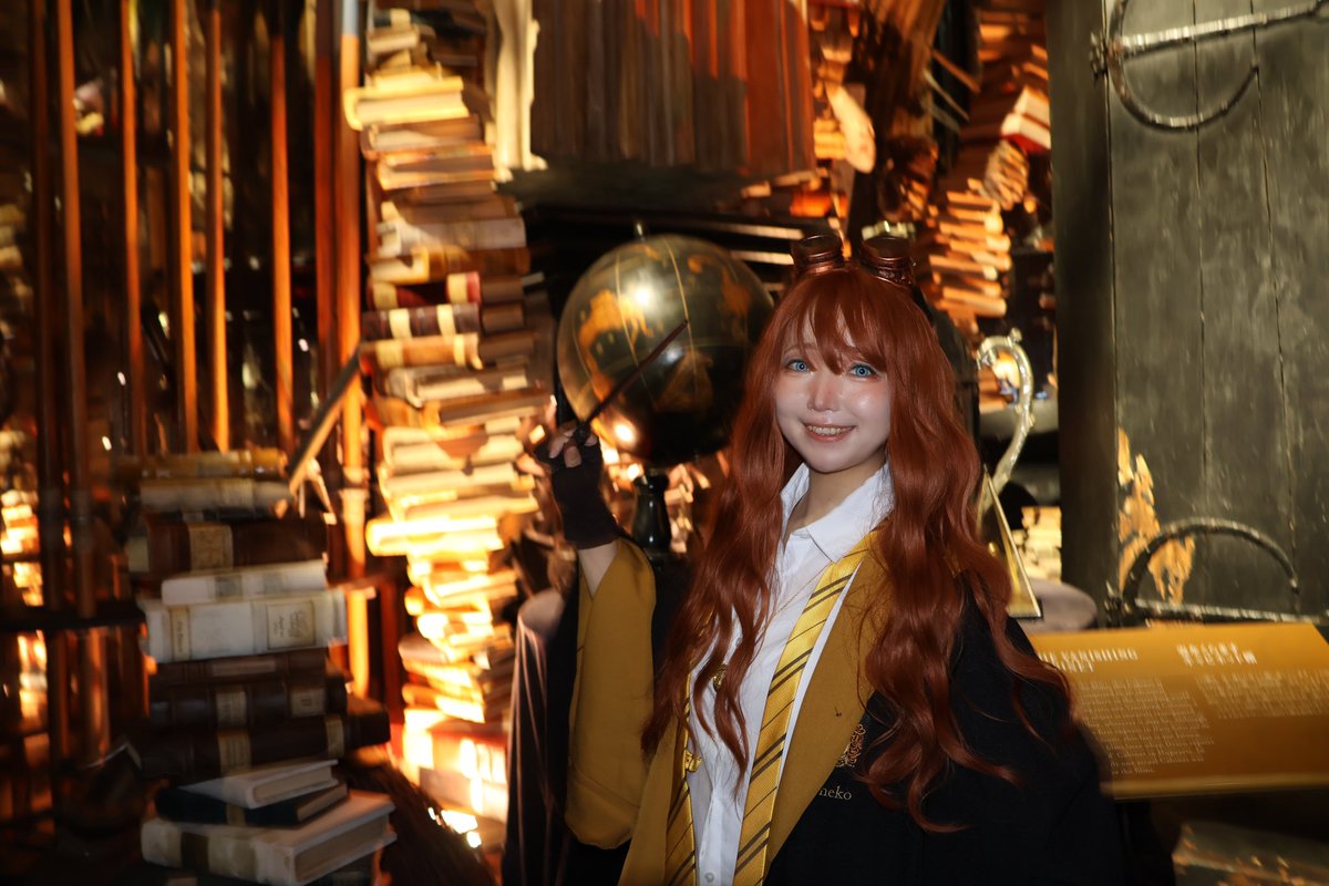 cos_itokon300's tweet photo. 【cosplay】創作
カロリーナ･ニケ･スキュロース

父開発の「ミオトサーズ」の眼鏡を頭に日々鉱物採取に勤しむ
せっせと鉱物を集める姿はさながらリス🐿️
#創作寮生
#ハリポタ創作
#スタジオツアー
#ハッフルパフ
📸@amairooto_cos https://t.co/8LrRyjZEaG