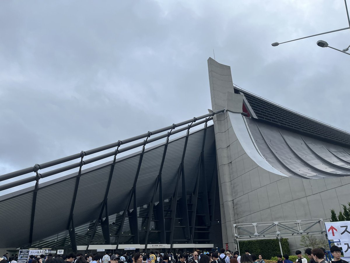 TypusJin's tweet photo. 今日は会場だけ〜風強 https://t.co/x52vBGUAFx