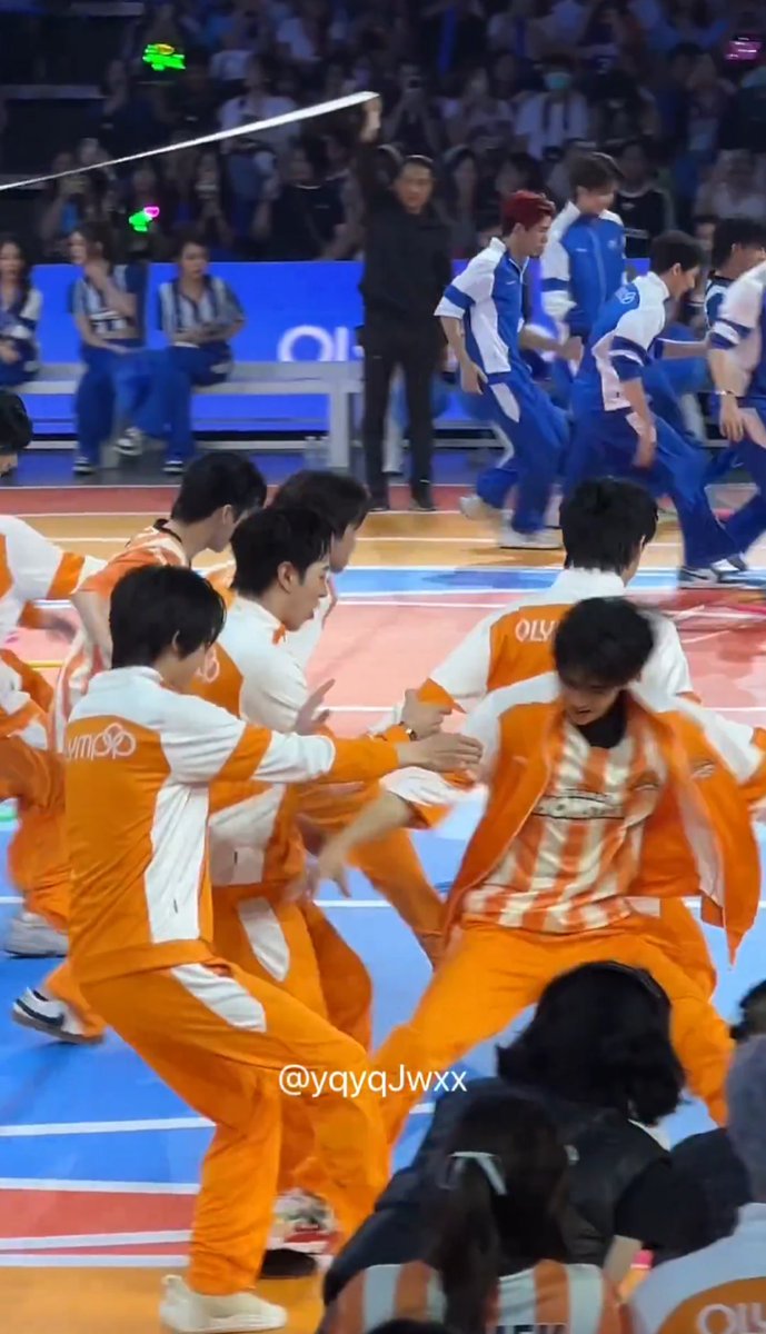 ArmTaen9's tweet photo. อันนี้โคตรจะน่ารัก โคตรจะพี่ชาย จินวิ่งนำไปก่อนแล้วเอาตัวกั้นไว้ให้เอเอที่วิ่งตามมา 🥹

#JINWOOKkim 
#AAashirakorn 
#OLYMPOPDAY https://t.co/GUKRZfbbJf