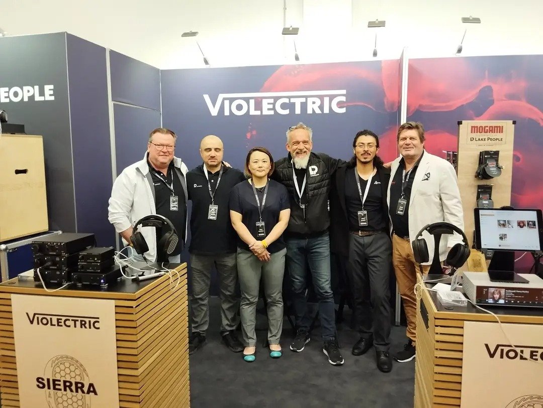 HpAround's tweet image. Day 3 Here we Go😉
#lakepeople #violectric #auribus #highend2025