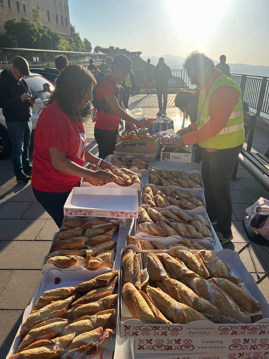 epiasabadell's tweet photo. Avui portem Montserrat dins nostre una mica més!
#Montserrat
#ObjectiuAssolit
#JuntsSomMésForts
#CaminadaAmbValors
#FentHistòria
#ESCOLAPIASABADELL https://t.co/v8V6VWNasC
