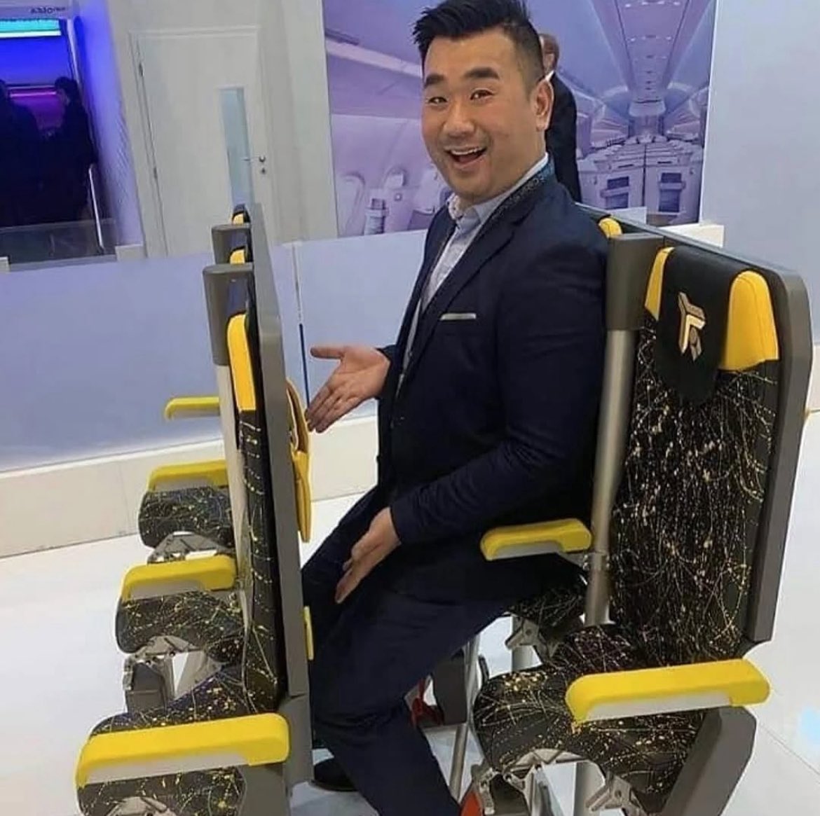 ⭕️ Uçakta “ayakta yolculuk” dönemi mi başlıyor?

📌Ryanair ve Aviointeriors gibi firmalar, yolcu kapasitesini artırmak ve maliyetleri düşürmek için “dikey koltuk” sistemini önerdi. 

📌Ayakta oturma pozisyonuna benzer bu tasarım, tartışma yarattı. Henüz resmi onay almadı.