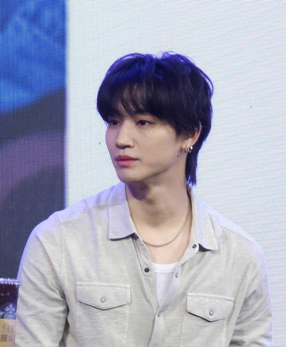 Tikja_JayB's tweet photo. แจบอมมมมมมมมม ว๊อยยยยยย🤣

ตัวปลอม                                       ตัวจริง https://t.co/xzjm0CfgUr