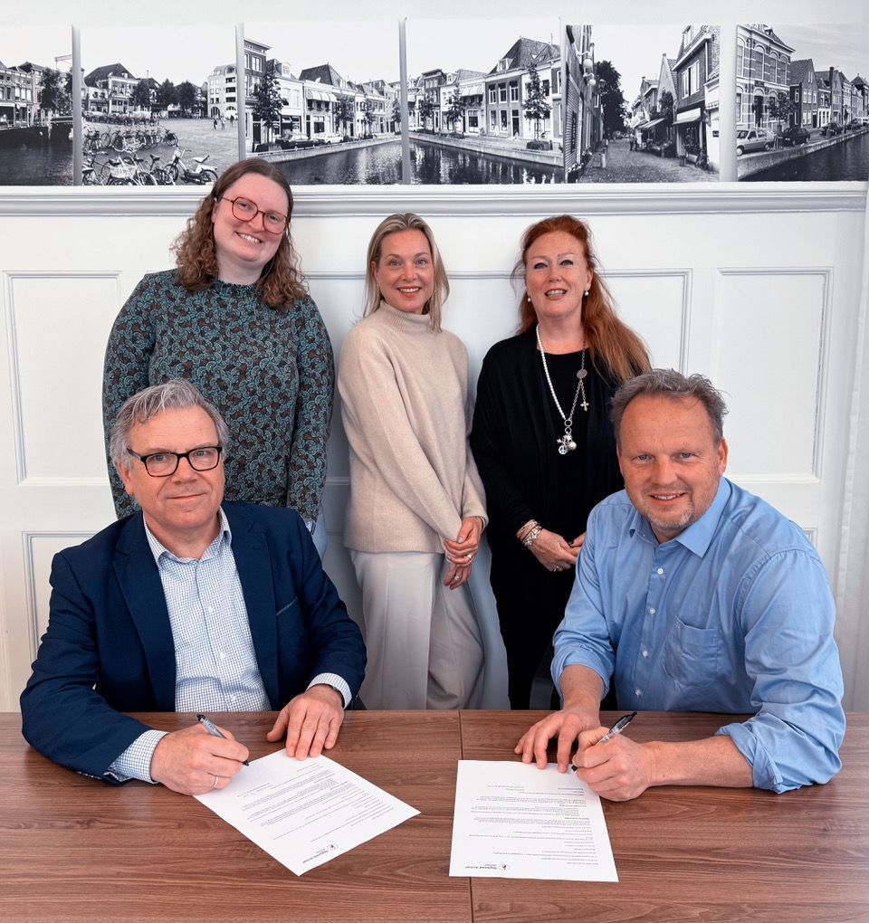 Vorige week kwam de VVD Bergen op bezoek. In het Westfries Archief waren namelijk twee notulenboekjes van de VVD Schoorl opgedoken die het Westfries Archief aan ons wilde overdragen. VVD Schoorl is inmiddels onderdeel van VVD Bergen en nadat we contact hadden opgenomen met de