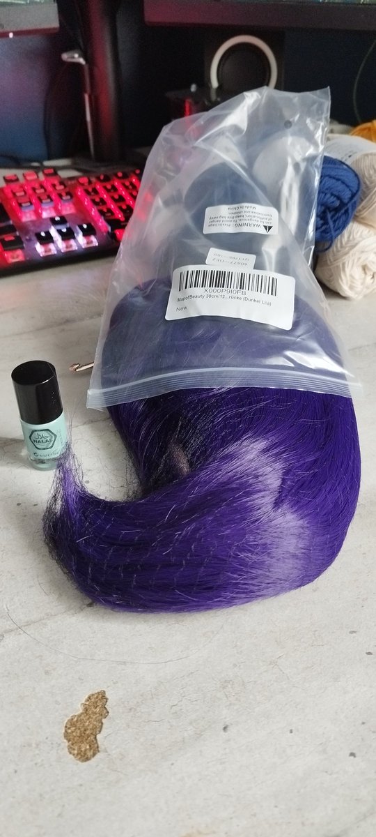 Le stream 24h c'est à partir de samedi 24 mai et ça commence à 10h... Va y avoir du face reveal, du vernis, de la perruque, des jeux d'horreur, du crochet! Passez me voir et venez sonner pour un stream ensemble ^^