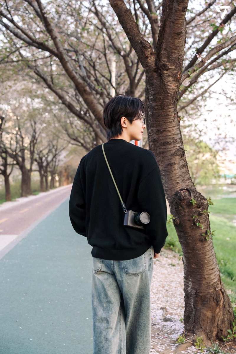 wonubliss's tweet photo. every wonwoo photo sketch 🖤 https://t.co/uX3NhujXWs